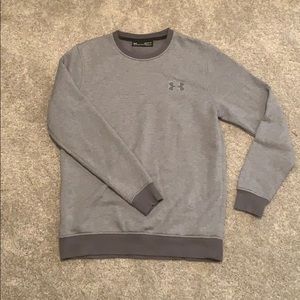 Men’s medium Under Armour crew neck.